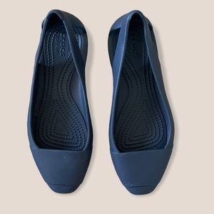 Crocs Women’s Sienna 5 Flat Navy Blue